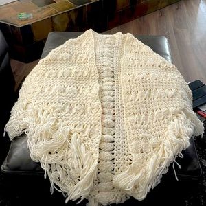 Crocheted shawl beige
